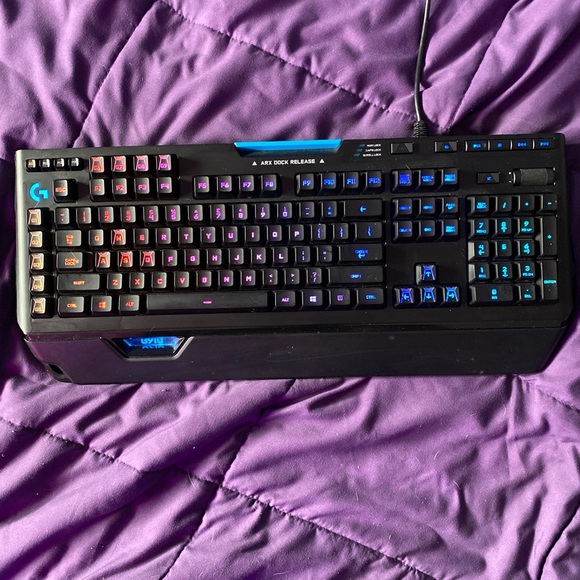 Logitech G910 Lightup RGB Gaming Keyboard - Picture 1 of 8
